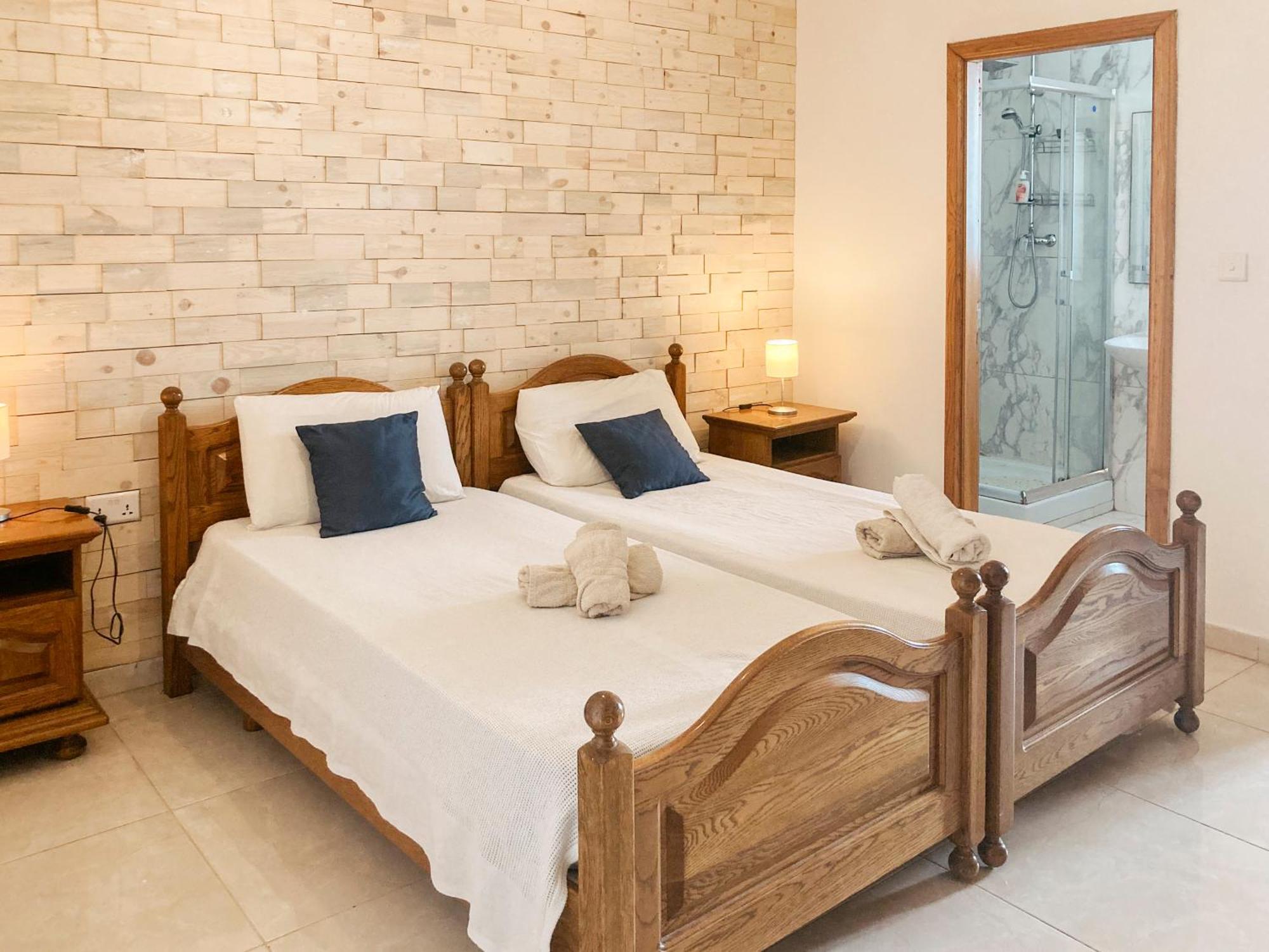 Xl Central Home - Sleeps 10 People Pieta Ngoại thất bức ảnh