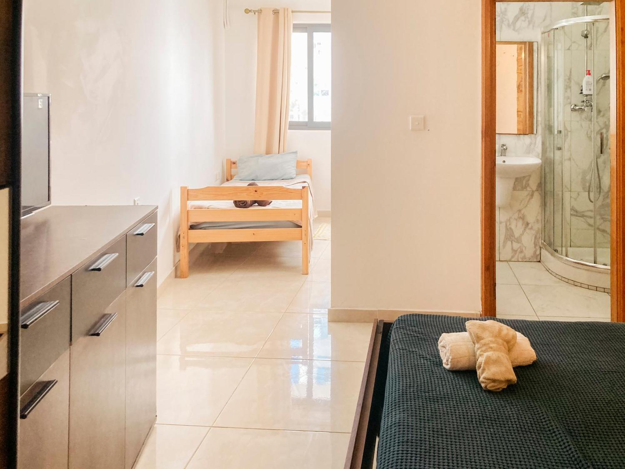 Xl Central Home - Sleeps 10 People Pieta Ngoại thất bức ảnh