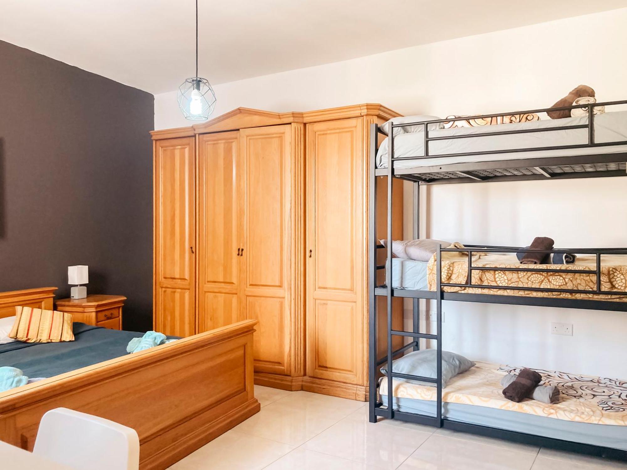 Xl Central Home - Sleeps 10 People Pieta Ngoại thất bức ảnh