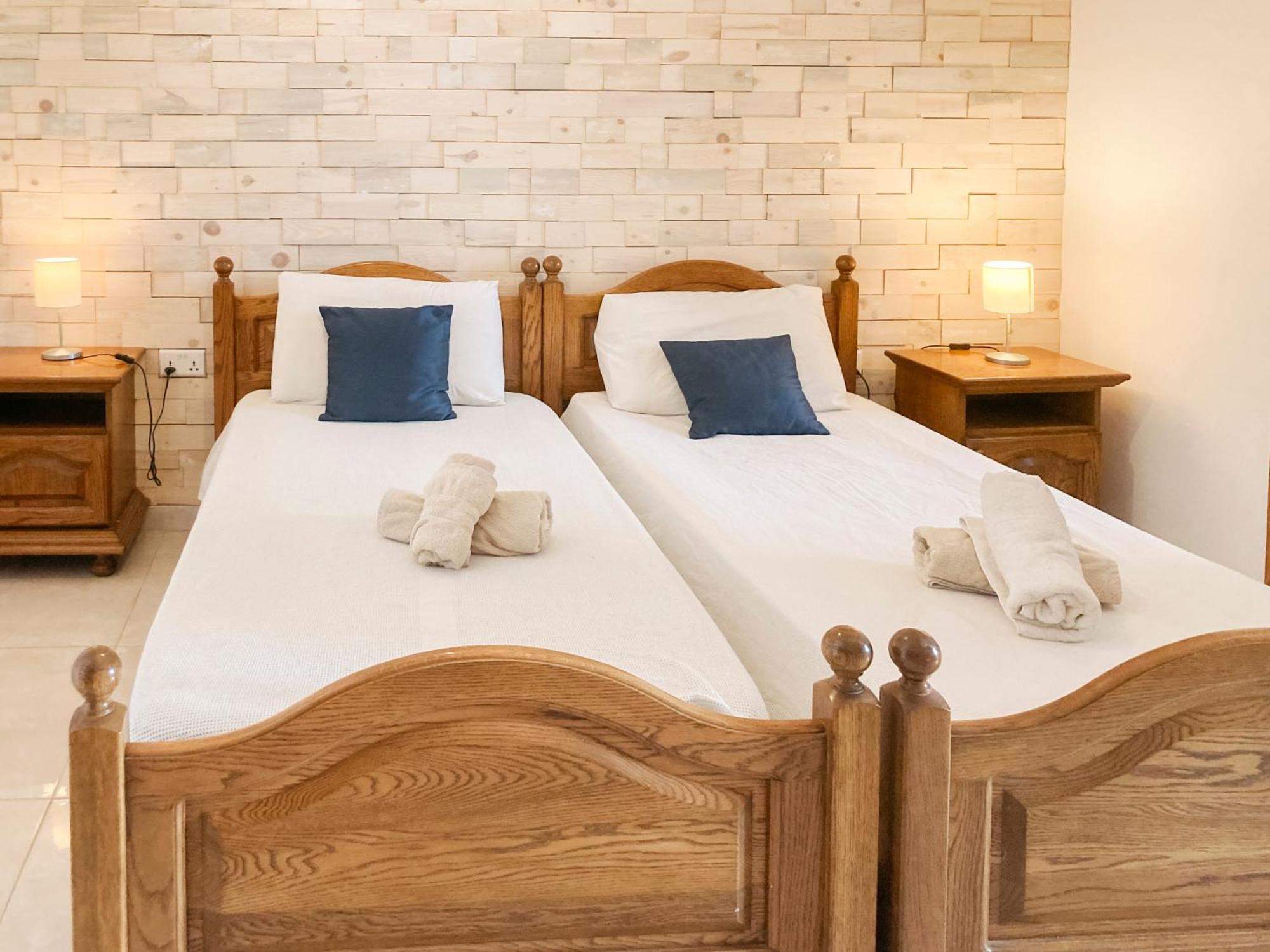 Xl Central Home - Sleeps 10 People Pieta Ngoại thất bức ảnh