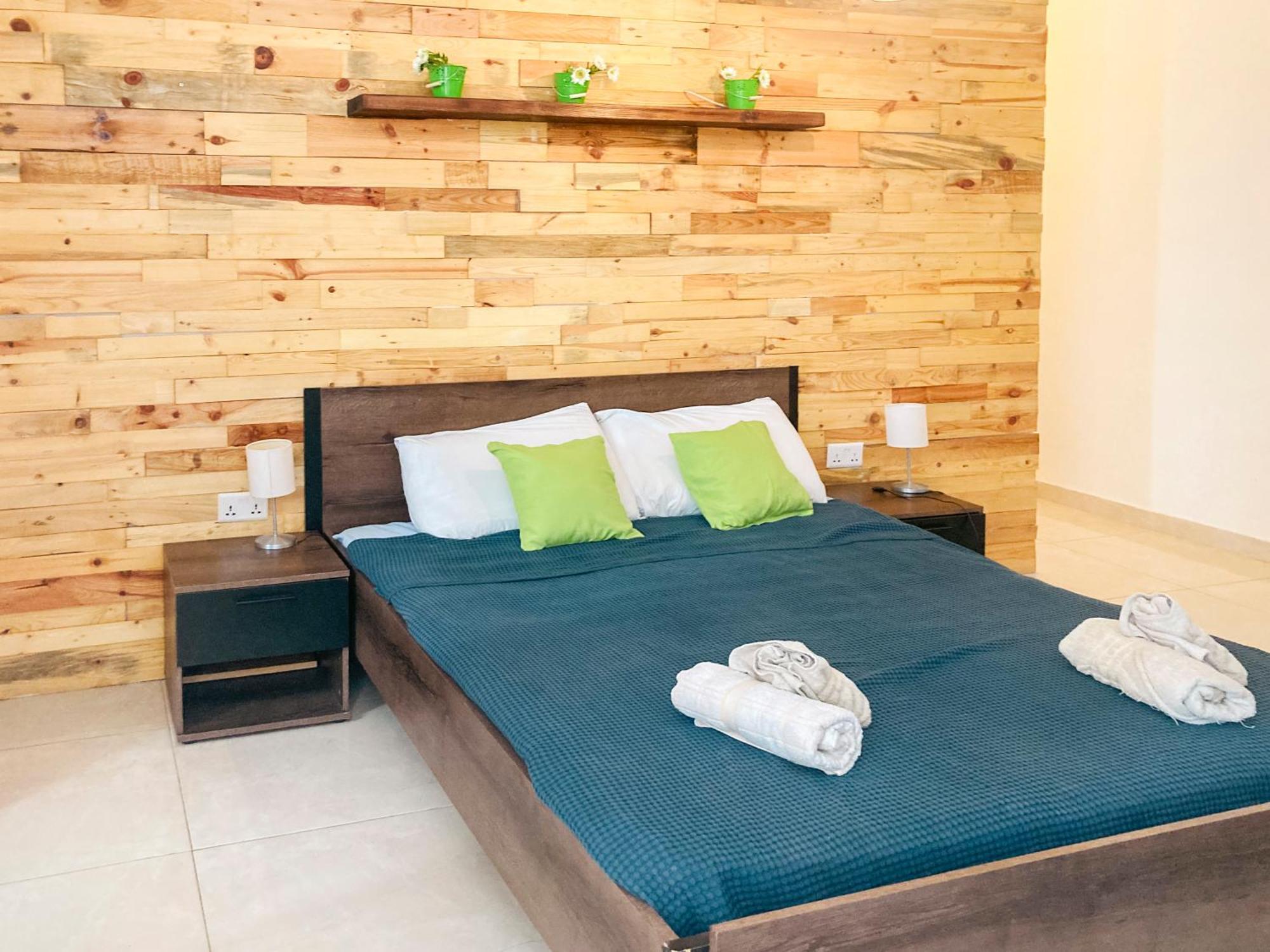 Xl Central Home - Sleeps 10 People Pieta Ngoại thất bức ảnh