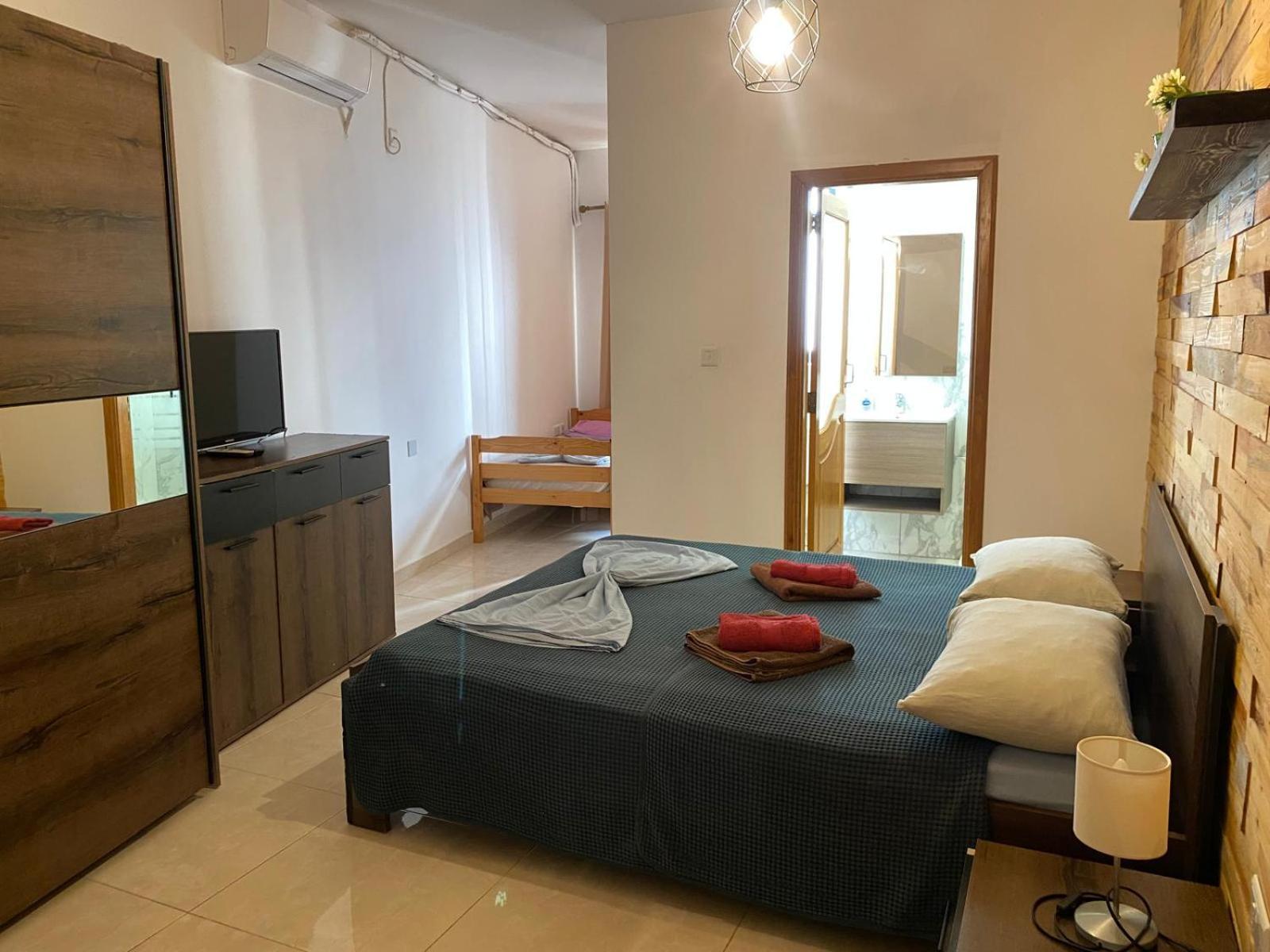 Xl Central Home - Sleeps 10 People Pieta Ngoại thất bức ảnh