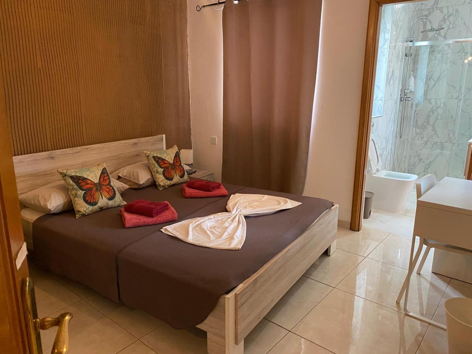 Xl Central Home - Sleeps 10 People Pieta Ngoại thất bức ảnh
